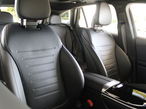 Used 2026 Mercedes-Benz GLC 300 4MATIC image 23