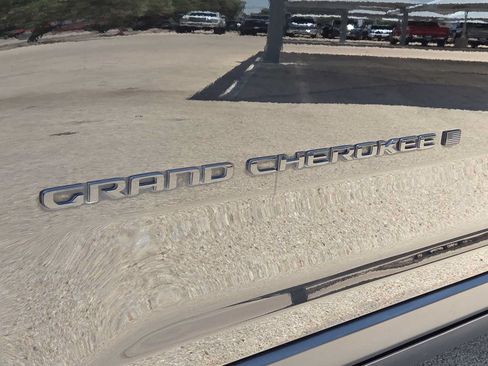Used 2024 Jeep Grand Cherokee Altitude AWD/4WD image 10