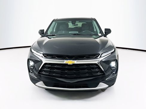 Used 2025 Chevrolet Blazer LT FWD image 2