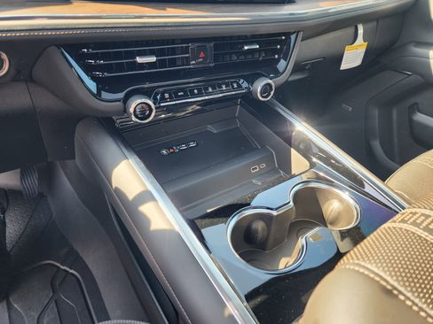 New 2026 Chevrolet Suburban High Country AWD/4WD image 37