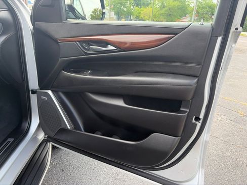 Used 2018 Cadillac Escalade Luxury AWD/4WD image 33