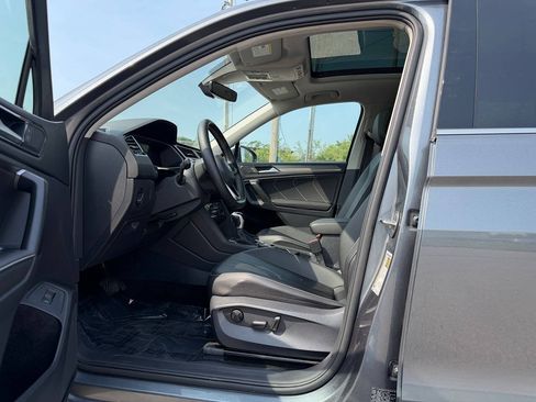 Used 2024 Volkswagen Tiguan SE w/ Panoramic Sunroof Package AWD/4WD image 10