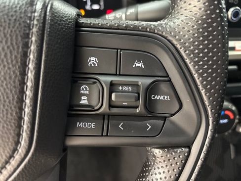 Used 2025 Toyota Tacoma SR5 AWD/4WD image 9