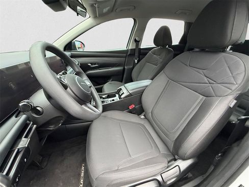 Certified 2025 Hyundai Tucson SE image 6