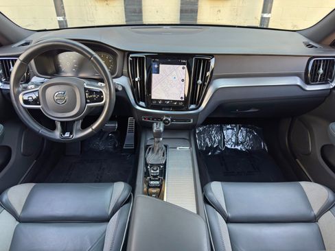 Used 2020 Volvo V60 T6 R-Design FWD image 13