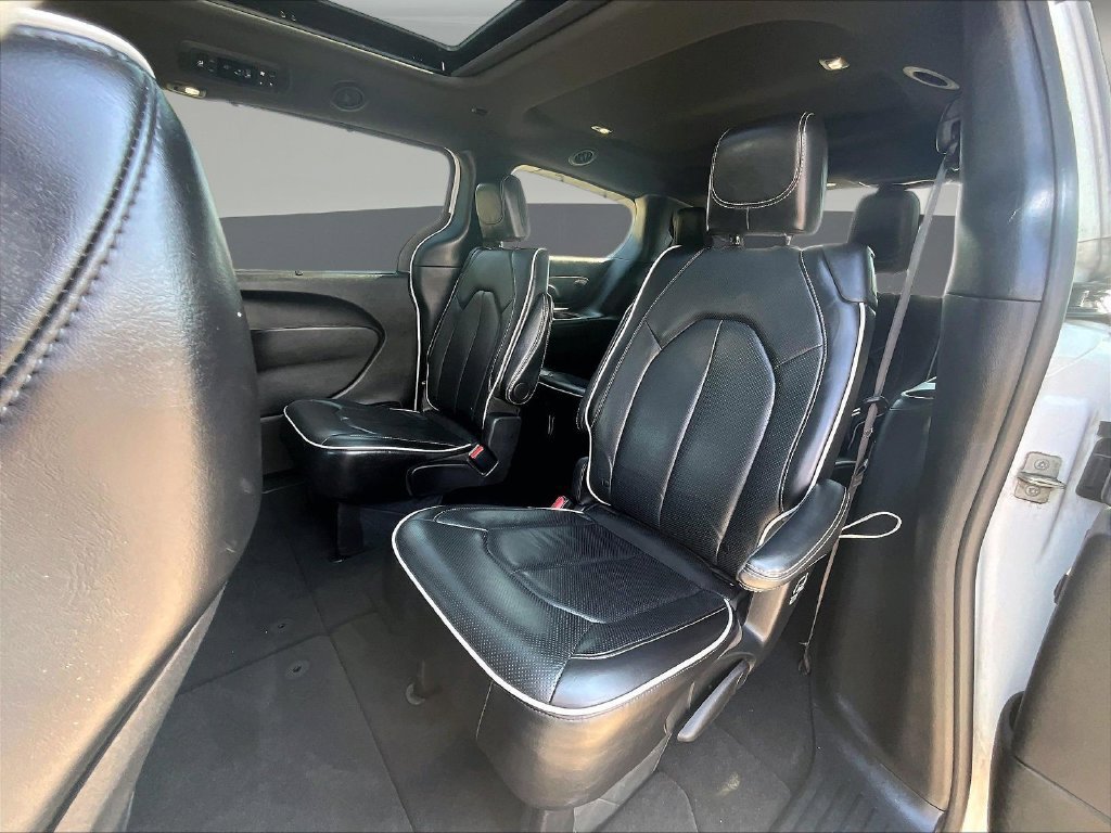 Used 2025 Chrysler Pacifica Limited FWD image 25