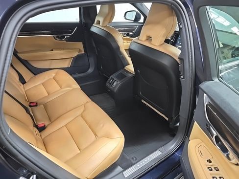Used 2019 Volvo S90 T6 Momentum image 18