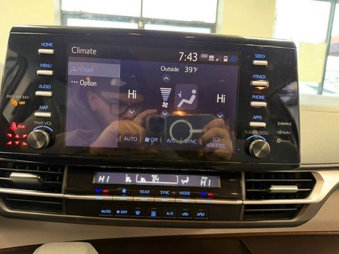 Used 2022 Toyota Sienna LE image 48