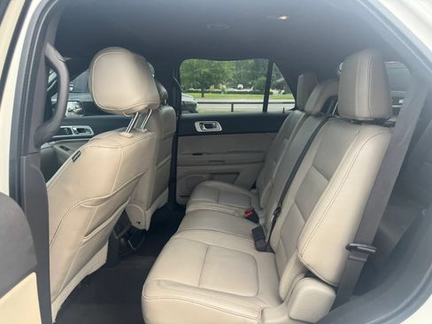 Used 2012 Ford Explorer XLT FWD image 9
