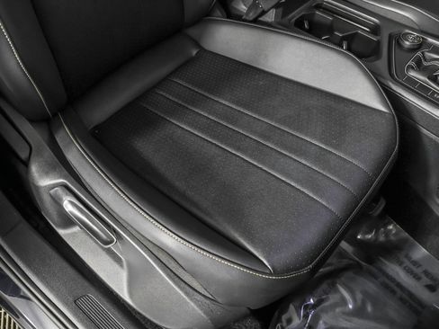 Used 2023 Volkswagen Tiguan SE w/ Panoramic Sunroof Package image 48