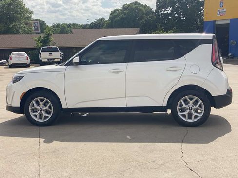 Used 2025 Kia Soul LX w/ LX Technology Package FWD image 9
