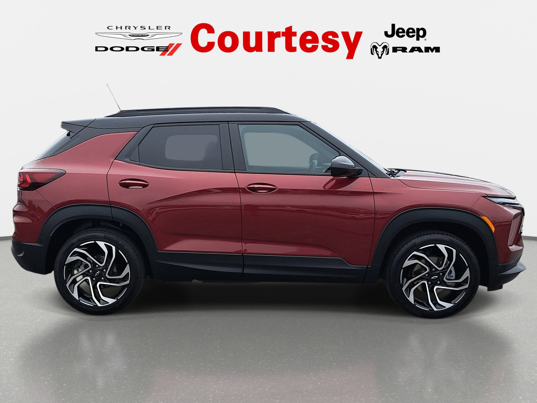 Used 2025 Chevrolet TrailBlazer RS w/ Convenience Package AWD/4WD image 3