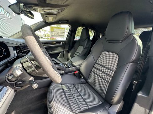 Used 2026 Porsche Cayenne Turbo image 5