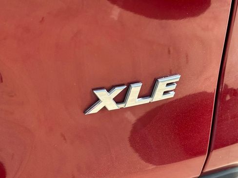 Used 2021 Toyota RAV4 XLE Premium image 14