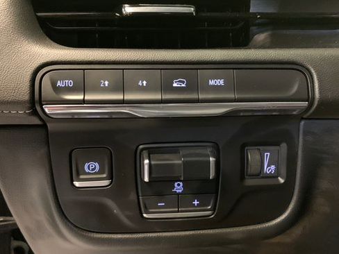 Used 2023 Cadillac Escalade Premium Luxury w/ Performance Package AWD/4WD image 23