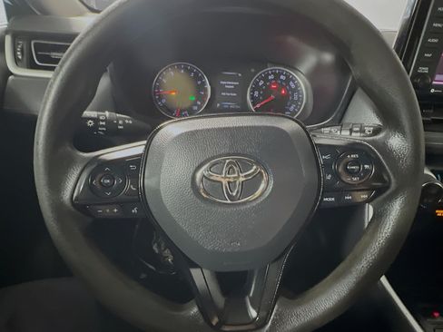 Used 2021 Toyota RAV4 XLE w/ Convenience Package FWD image 18