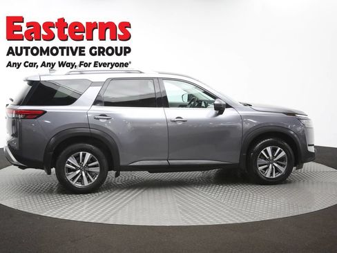 Used 2023 Nissan Pathfinder SL AWD/4WD image 44