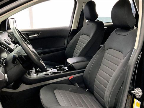 Used 2018 Ford Edge SE image 24
