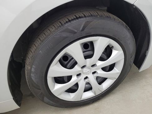 Used 2022 Toyota Corolla LE FWD image 31