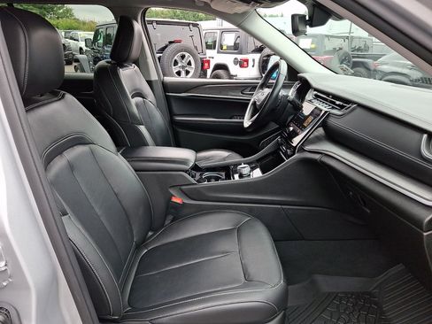 Used 2022 Jeep Grand Cherokee Limited w/ MOPAR Finishing Package AWD/4WD image 12