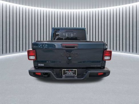 Used 2025 Jeep Gladiator Sport AWD/4WD image 5