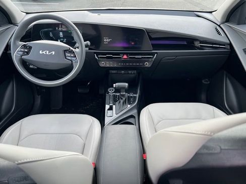 Certified 2024 Kia Niro EX image 12