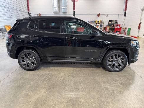 Certified 2024 Jeep Compass Limited w/ High Altitude Package AWD/4WD image 3