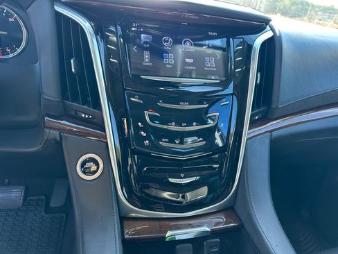 Used 2020 Cadillac Escalade ESV Premium Luxury image 30