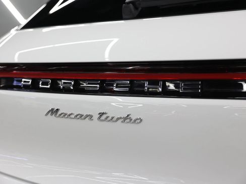 Used 2020 Porsche Macan Turbo AWD/4WD image 23