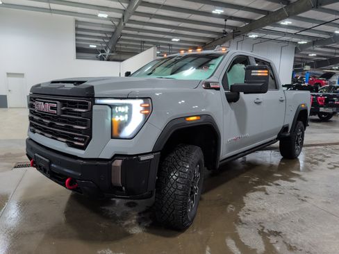 Used 2024 GMC Sierra 2500 AT4X image 6