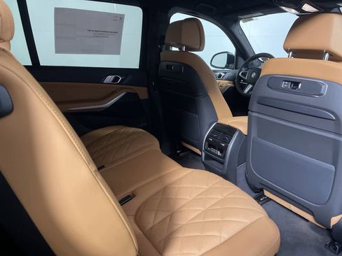 Used 2024 BMW X7 xDrive40i w/ M Sport Package AWD/4WD image 14