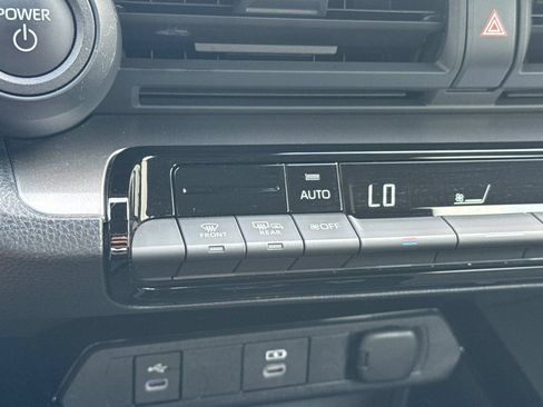 Used 2025 Toyota Prius LE FWD image 29