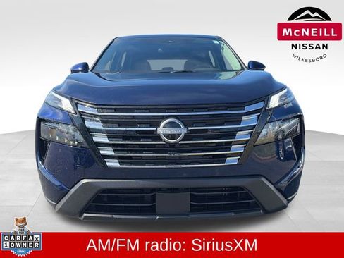 Used 2025 Nissan Rogue SV image 2