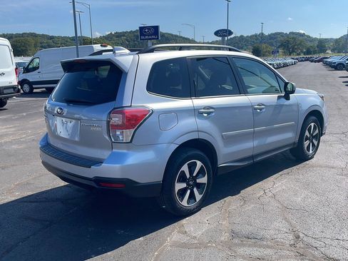 Used 2017 Subaru Forester 2.5i Premium w/ All-Weather Package AWD/4WD image 5