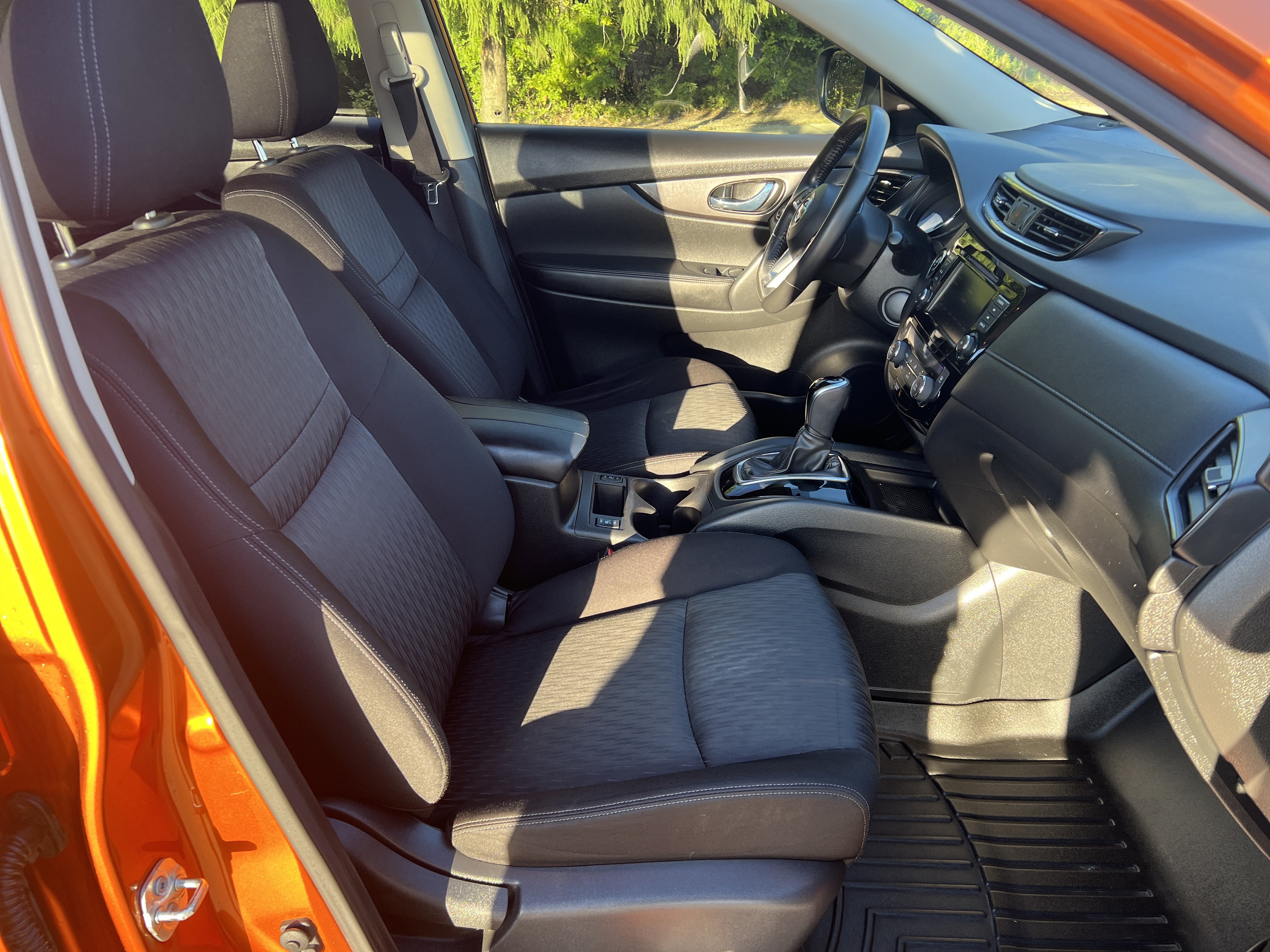 Used 2020 Nissan Rogue SV FWD image 24