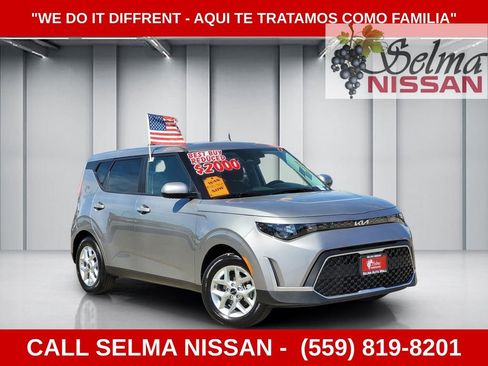 Used 2025 Kia Soul LX FWD image 1