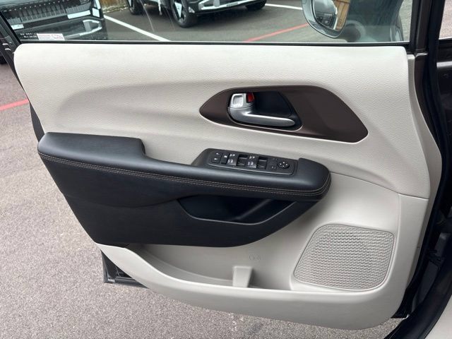 Used 2019 Chrysler Pacifica Touring-L Plus w/ Tire & Wheel Group FWD image 27