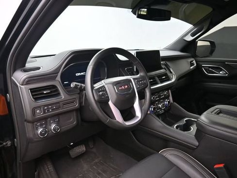 Used 2024 GMC Yukon XL SLT w/ SLT Luxury Package AWD/4WD image 18