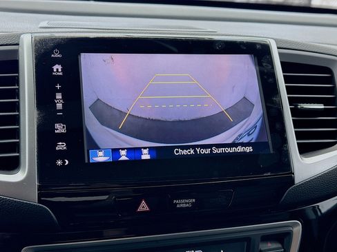 Used 2017 Honda Pilot Touring image 10