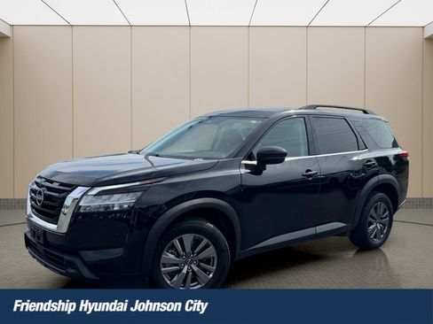 Used 2025 Nissan Pathfinder SV AWD/4WD image 1