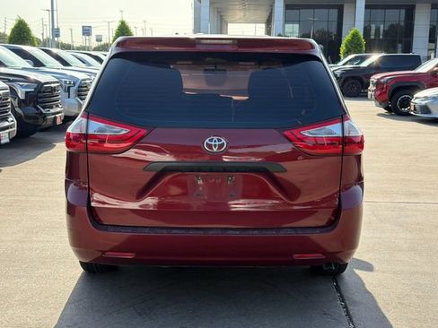 Used 2017 Toyota Sienna L FWD image 6