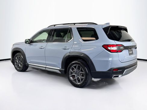 Used 2023 Honda Pilot Touring image 3