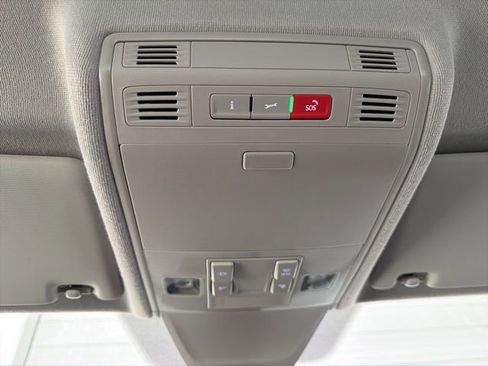 Used 2024 Volkswagen Tiguan S image 20