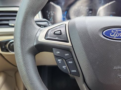 Used 2016 Ford Fusion SE FWD image 28