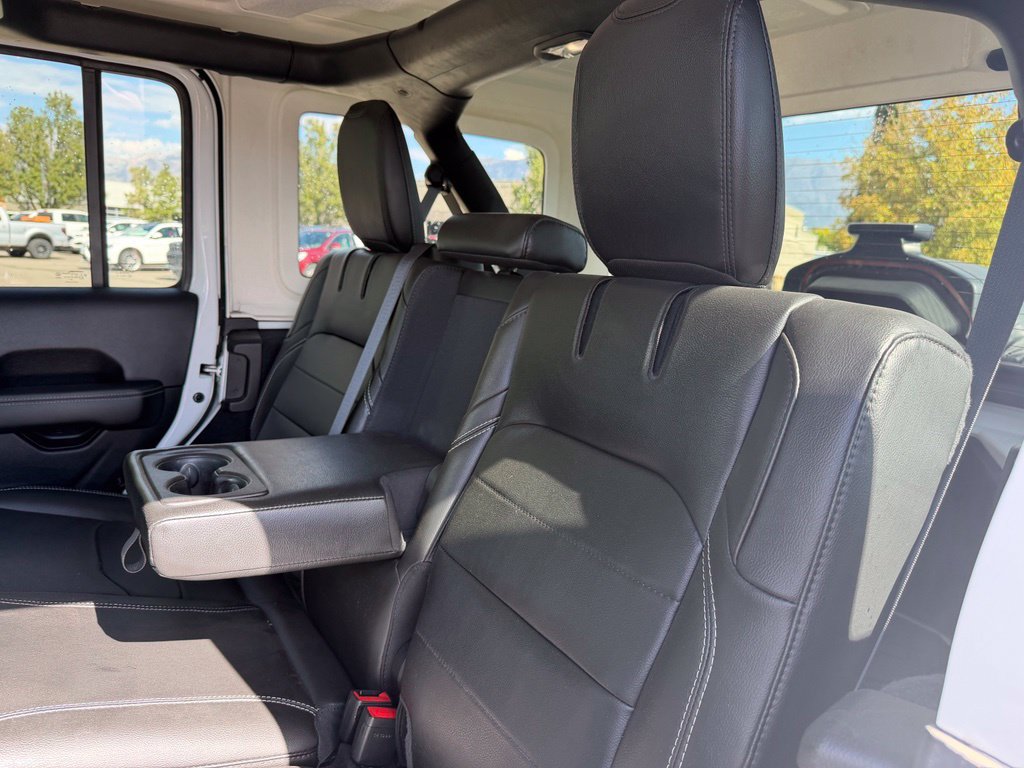 Used 2023 Jeep Wrangler Unlimited Sahara w/ Cold Weather Group AWD/4WD image 25