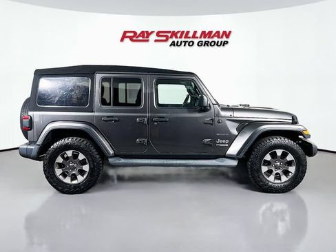 Used 2019 Jeep Wrangler Unlimited Sahara w/ Dual Top Group AWD/4WD image 8