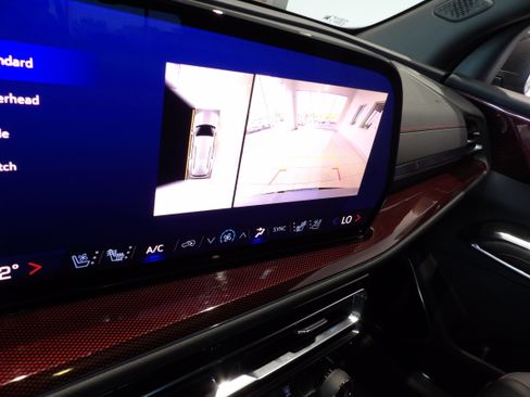 Used 2025 Chevrolet Traverse RS AWD/4WD image 14