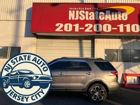 Used 2014 Ford Explorer XLT w/ Equipment Group 202A AWD/4WD image 2
