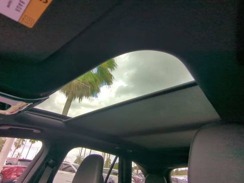 Used 2025 Mercedes-Benz GLC 300 image 23