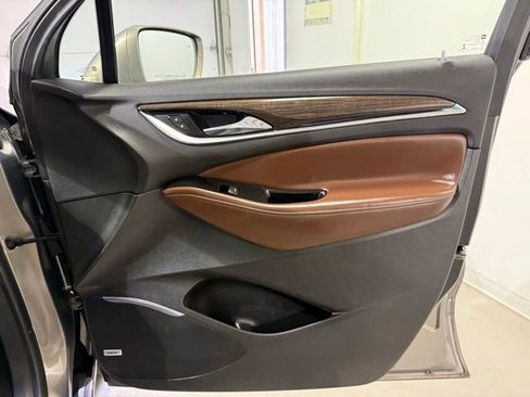 Used 2018 Buick Enclave Avenir w/ Avenir Technology Package FWD image 31